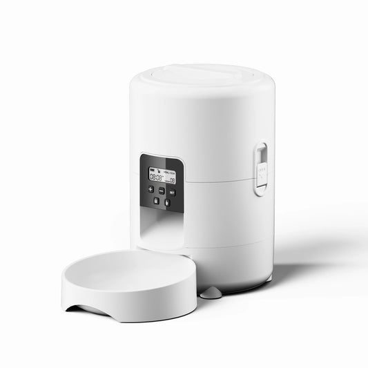 White 2L smart automatic pet feeder by TrendyPet's Zone with timer and button for dog and cat dry food dispensing.