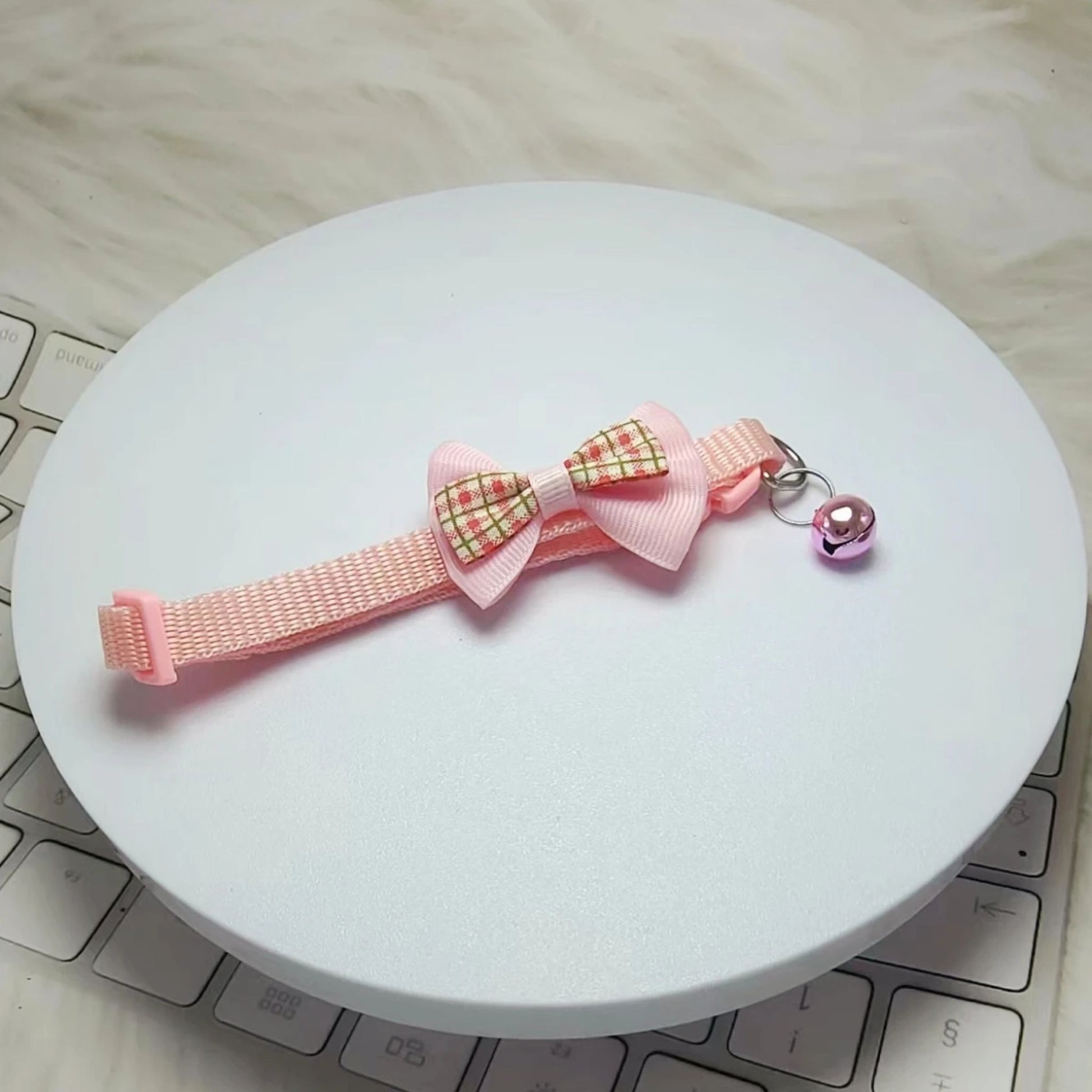 Pink adjustable cat collar with bell and bow from TrendyPet's Zone, stylish and comfortable for cats.