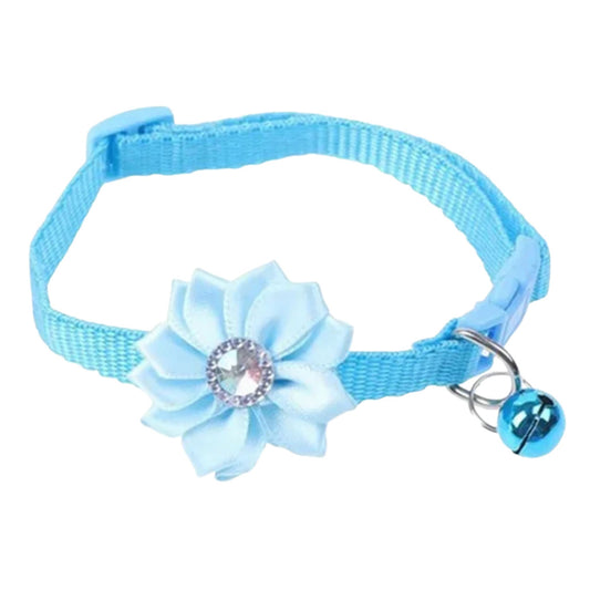 Blue flower breakaway cat collar with bell from TrendyPet's Zone, adjustable and comfortable for cats.