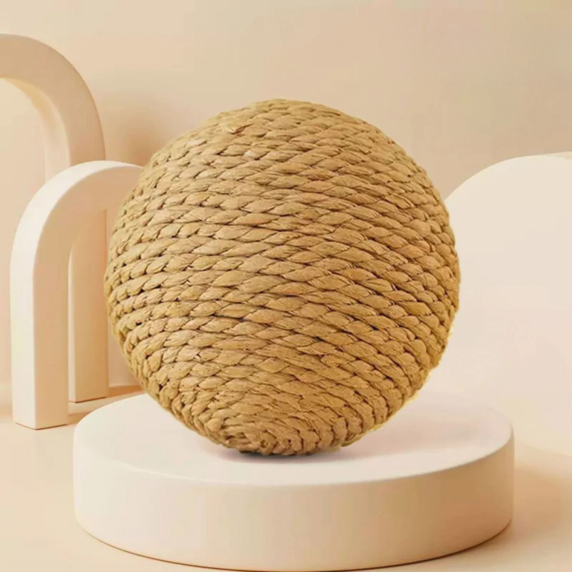 Beige 10cm sisal cat scratching ball by TrendyPet's Zone, designed for kittens to scratch, play, and stay entertained.