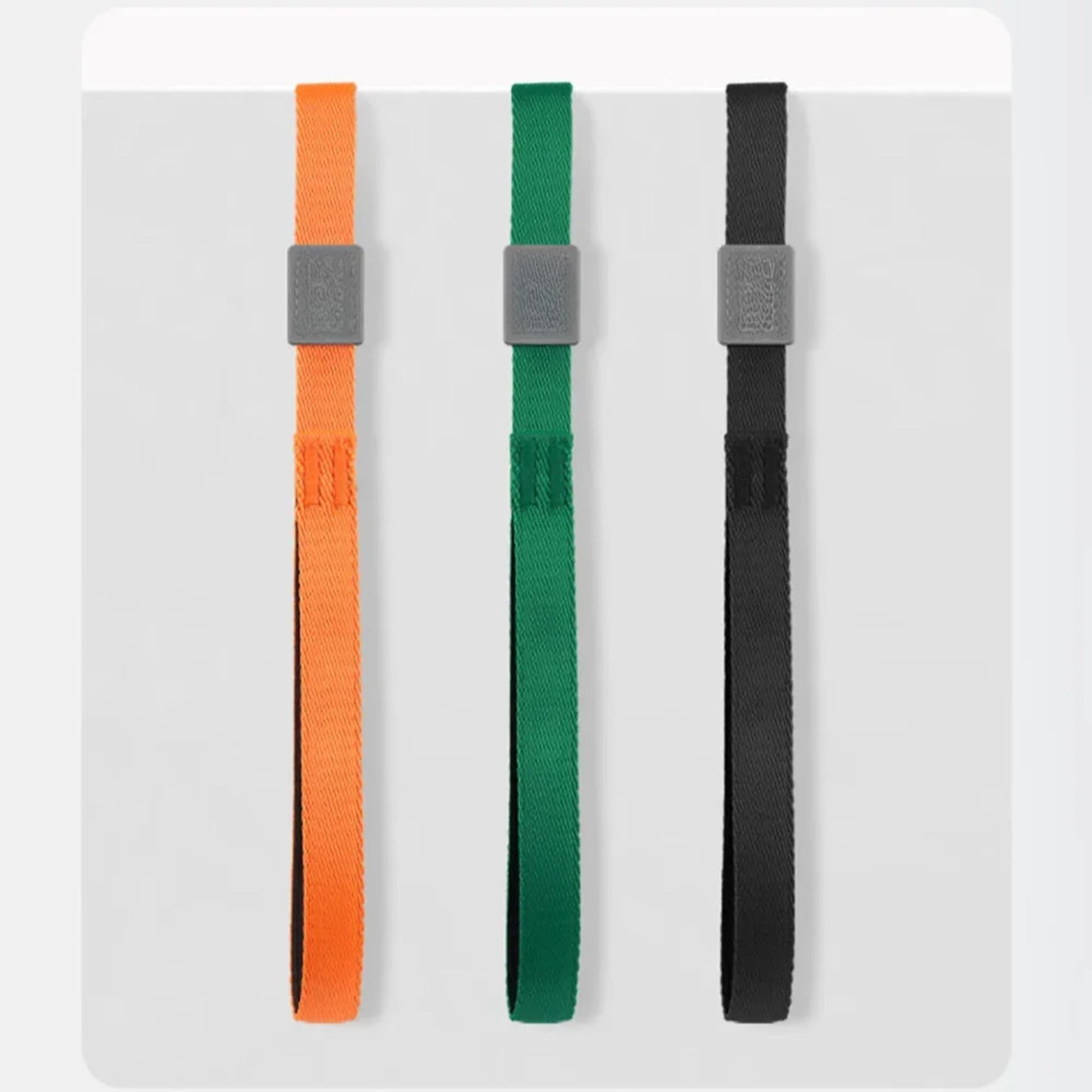 Green nylon no-pull dog walking leash with dual handles and slip design, ideal for controlling pets during walks.