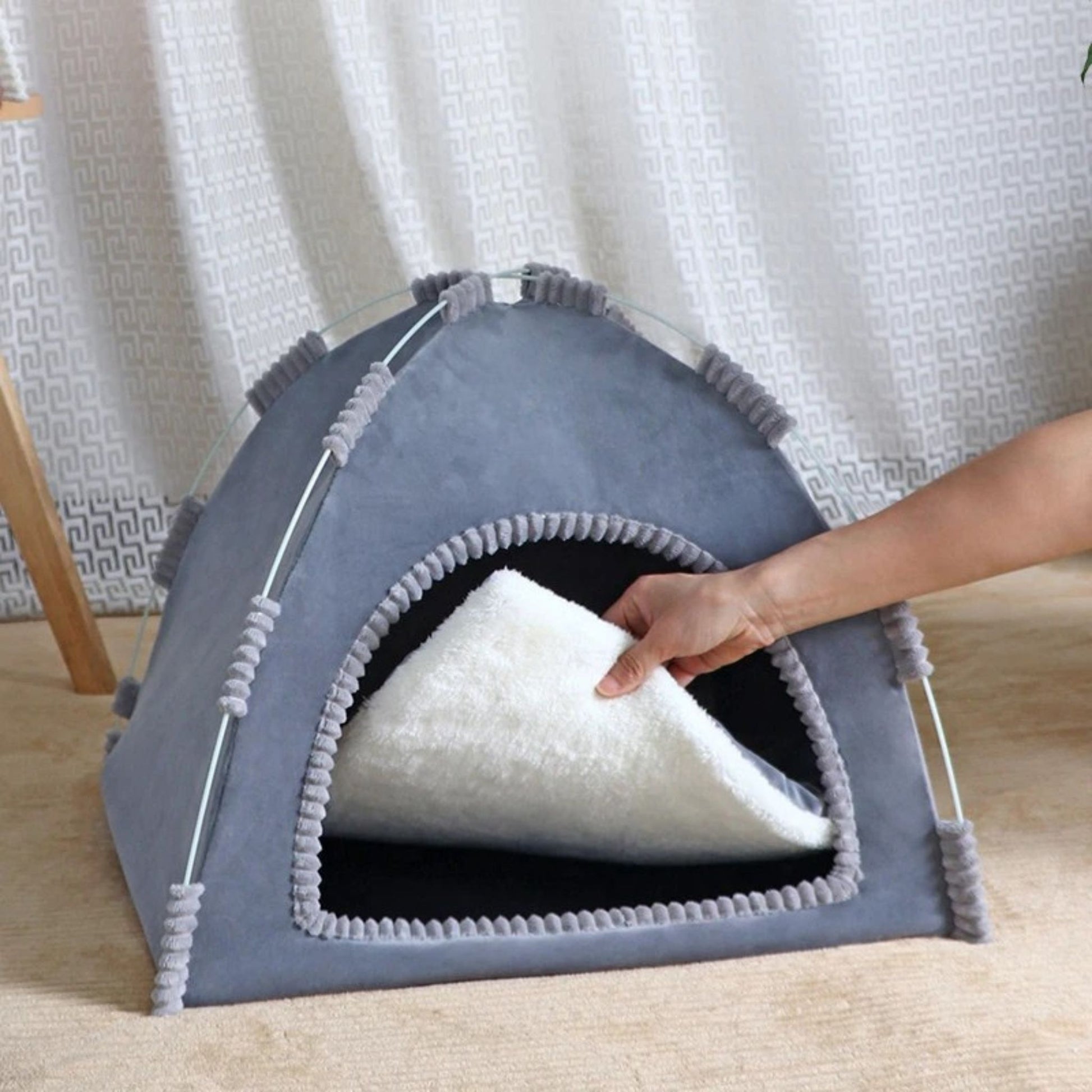 Green foldable pet house tent from TrendyPet's Zone, portable, breathable, suitable for four seasons, perfect for small pets.