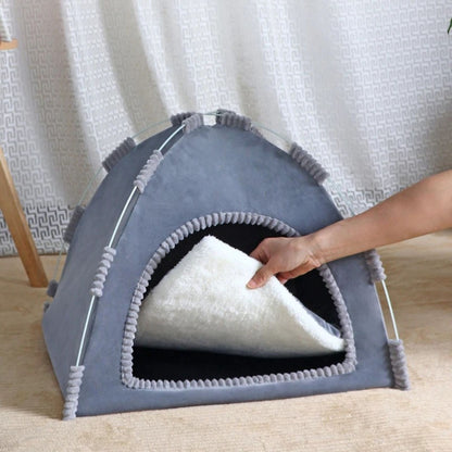 Green foldable pet house tent from TrendyPet's Zone, portable, breathable, suitable for four seasons, perfect for small pets.