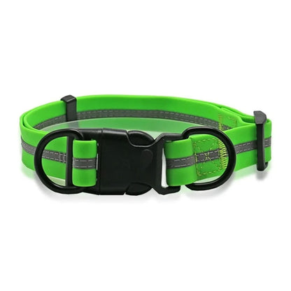 Green PVC dog collar with reflective stripe, anti-odor, adjustable design from TrendyPet's Zone.
