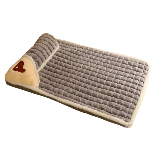 Grey pet mat for winter, plush plaid sleeping pad by TrendyPet's Zone, washable, removable, suitable for small to large dogs and cats.
