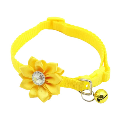 Yellow flower breakaway cat collar with bell from TrendyPet's Zone, adjustable and comfortable for cats.